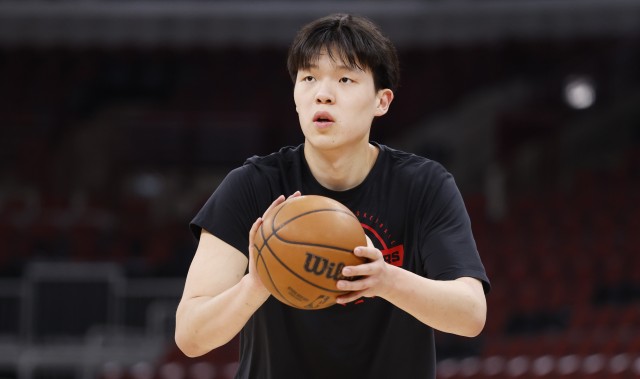 今日对阵爱荷华狼！开拓者官方：杨瀚森因背伤再次缺席混音队比赛